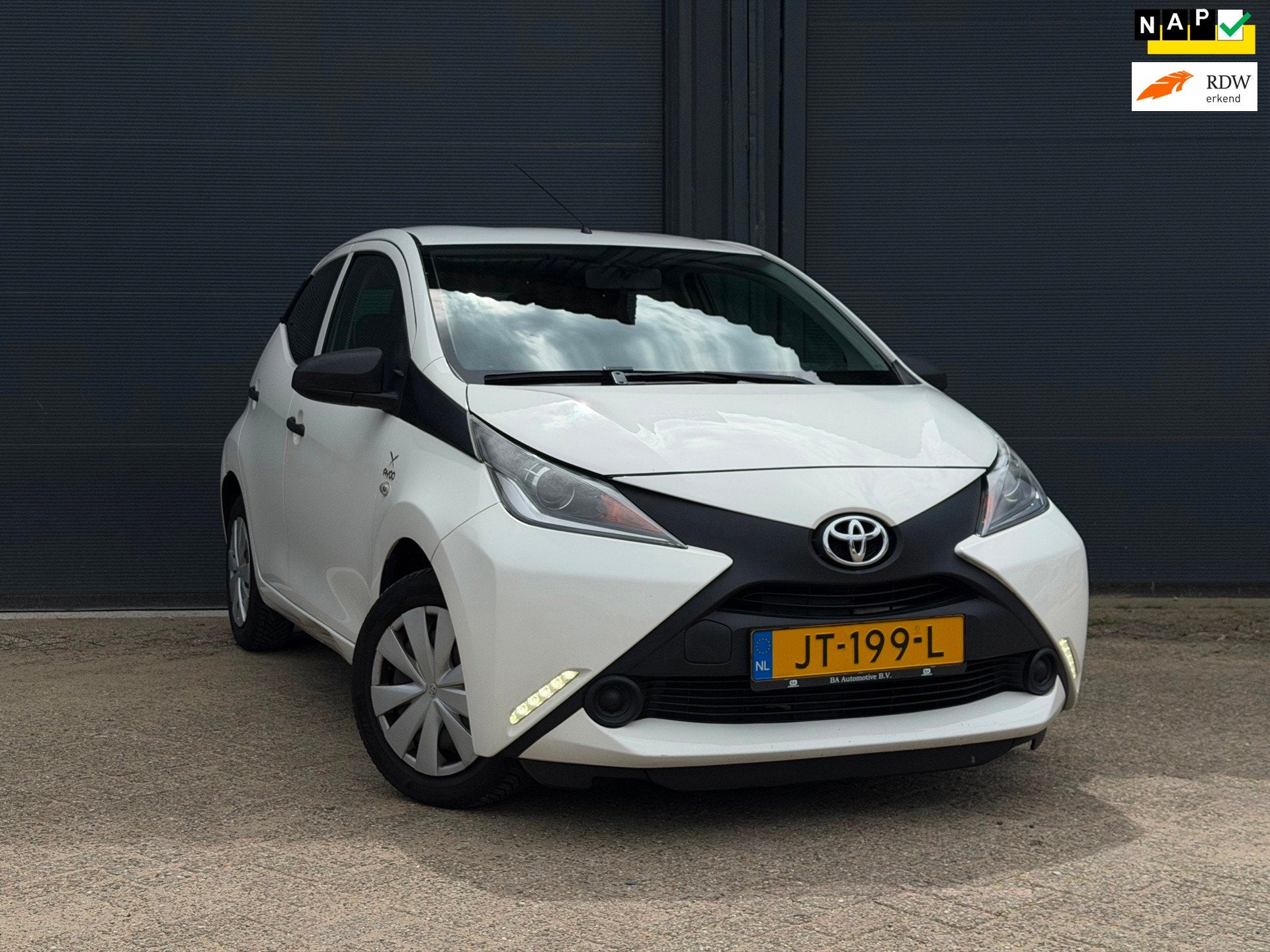 Toyota Aygo 1.0 VVT-i | Airco | 5 Deurs | E-Pakket | 03-2027, Auto's, Voorwielaandrijving, Emergency brake assist, Gebruikt, Euro 6