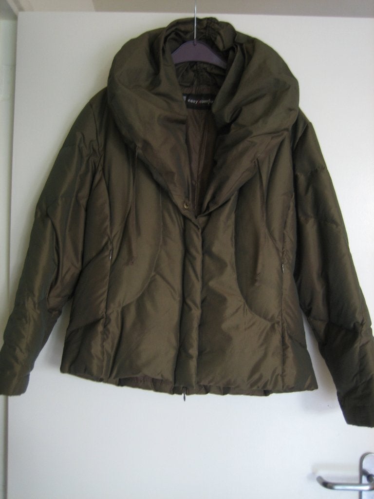 Warme olijfgroene donsgevoerde jas EASY COMFORT 42 snazzeys, Kleding | Dames, Jassen | Winter, Verzenden, Maat 42/44 (L), Zo goed als nieuw