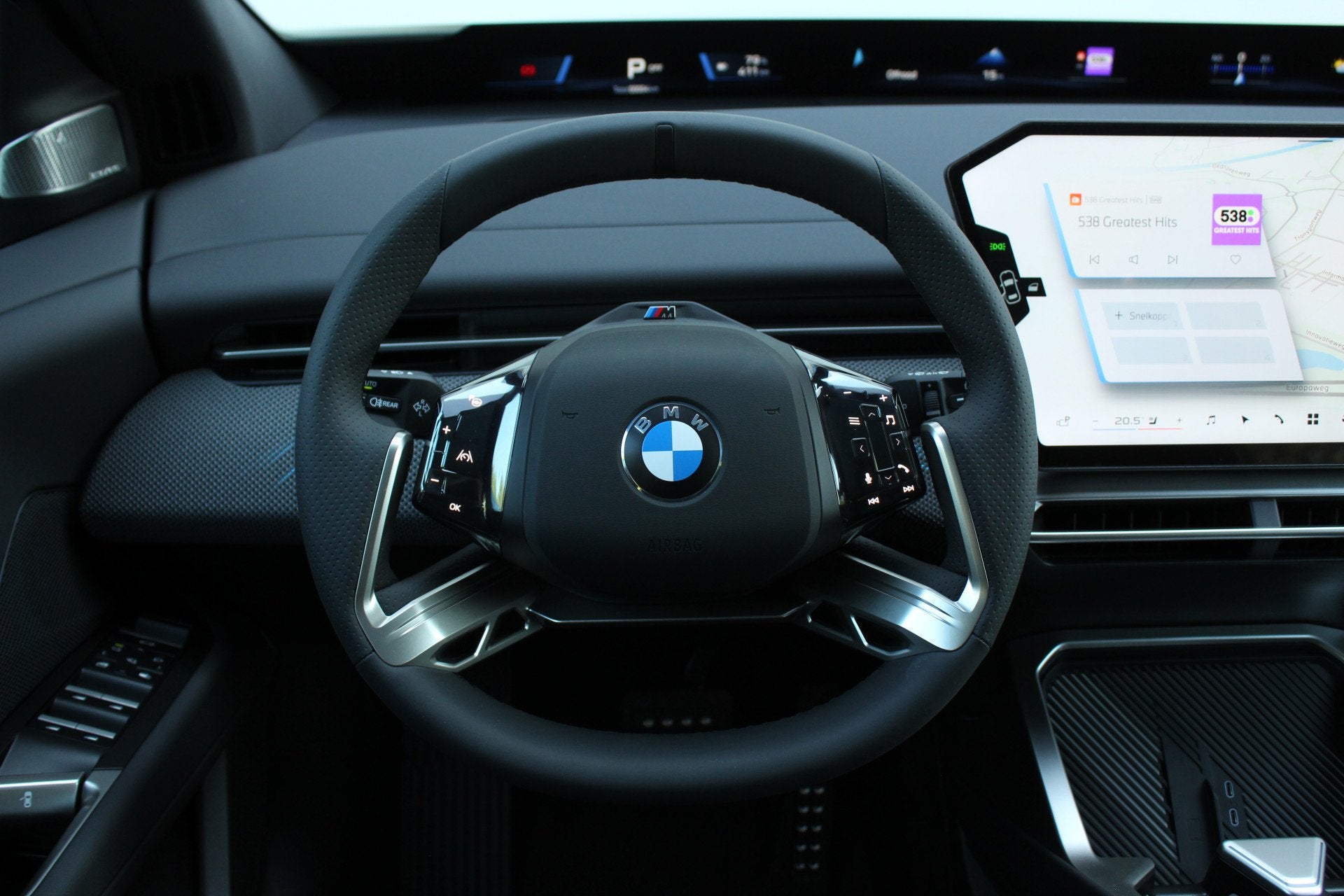 BMW iX3 40 eDrive M Sport / Panoramadak / Head-Up / Stoelver, Auto's, Automaat, Dealer onderhouden, Achterwielaandrijving, Zwart