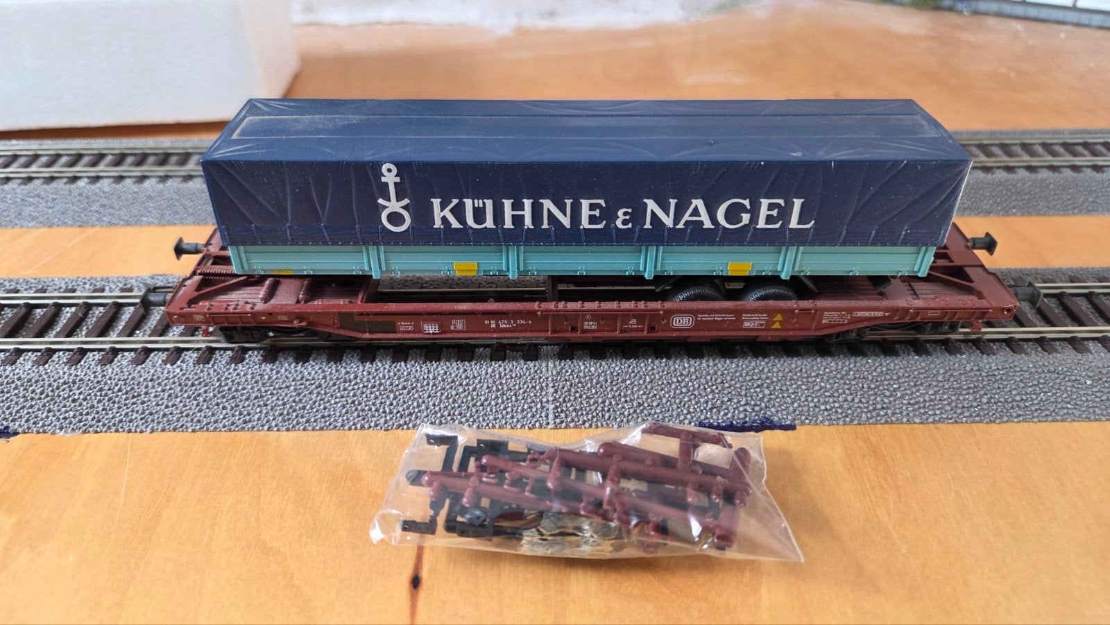 Roco DB Wagon met "Kühne & Nagel" container 44311B, Gelijkstroom, Wagon, Ophalen of Verzenden, Zo goed als nieuw