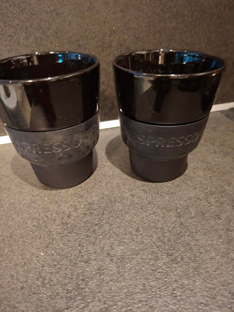 2 zwarte NESPRESSO lungo/cappuchino koppen., Ophalen of Verzenden, Overige stijlen, Kop(pen) en/of Schotel(s)