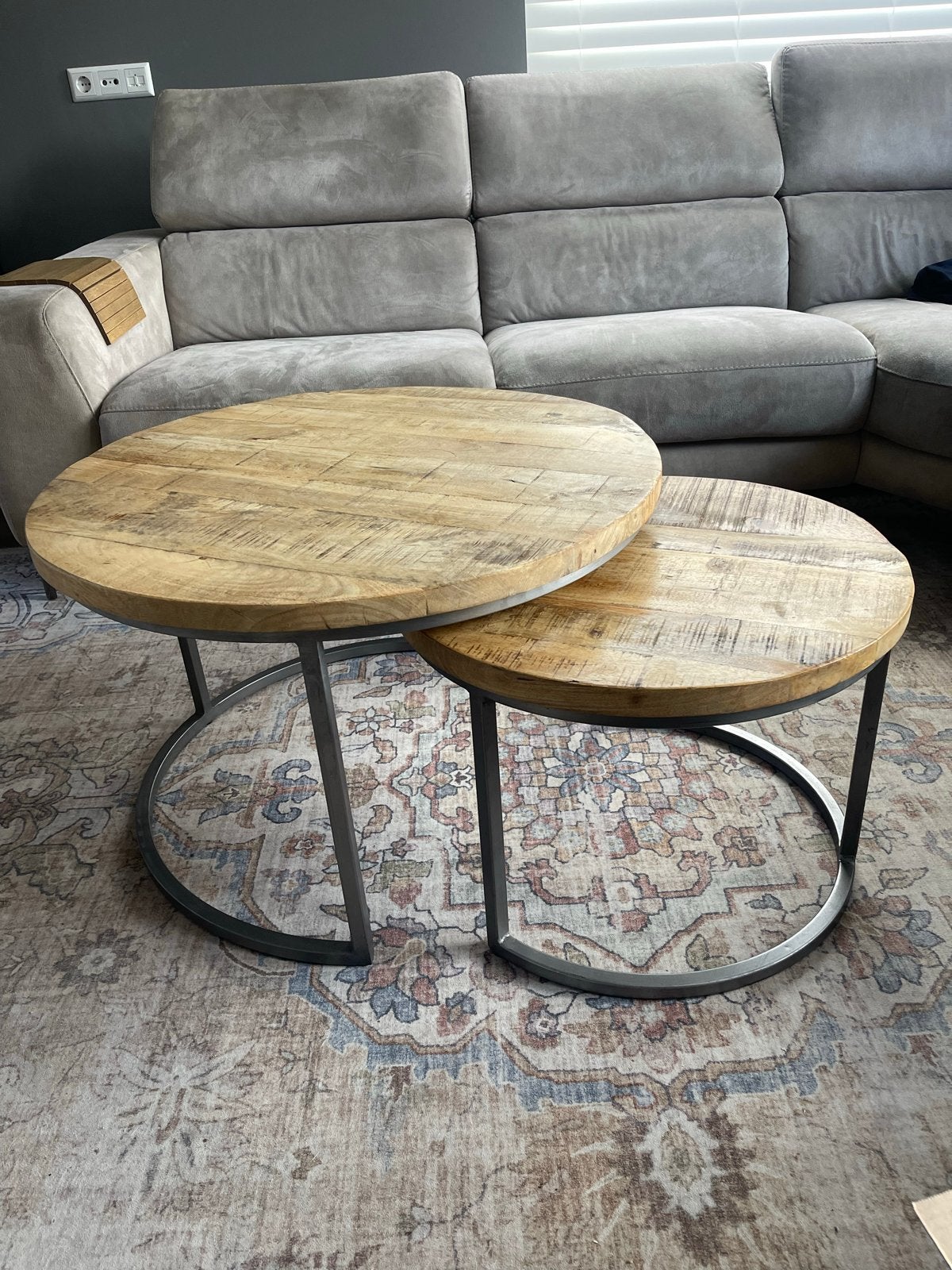 Set van 2 ronde salontafels - Mangohout en Metaal, Huis en Inrichting, Rond, Zo goed als nieuw, 5 – 50, Overige houtsoorten