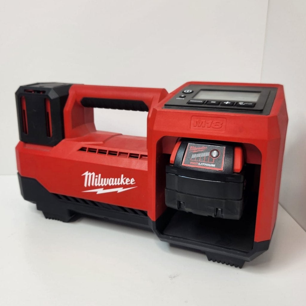 Milwaukee M18 BI Bandencompressor + 5.0Ah accu | Nette staat, Doe-het-zelf en Verbouw, Compressors, Milwaukee, Zo goed als nieuw