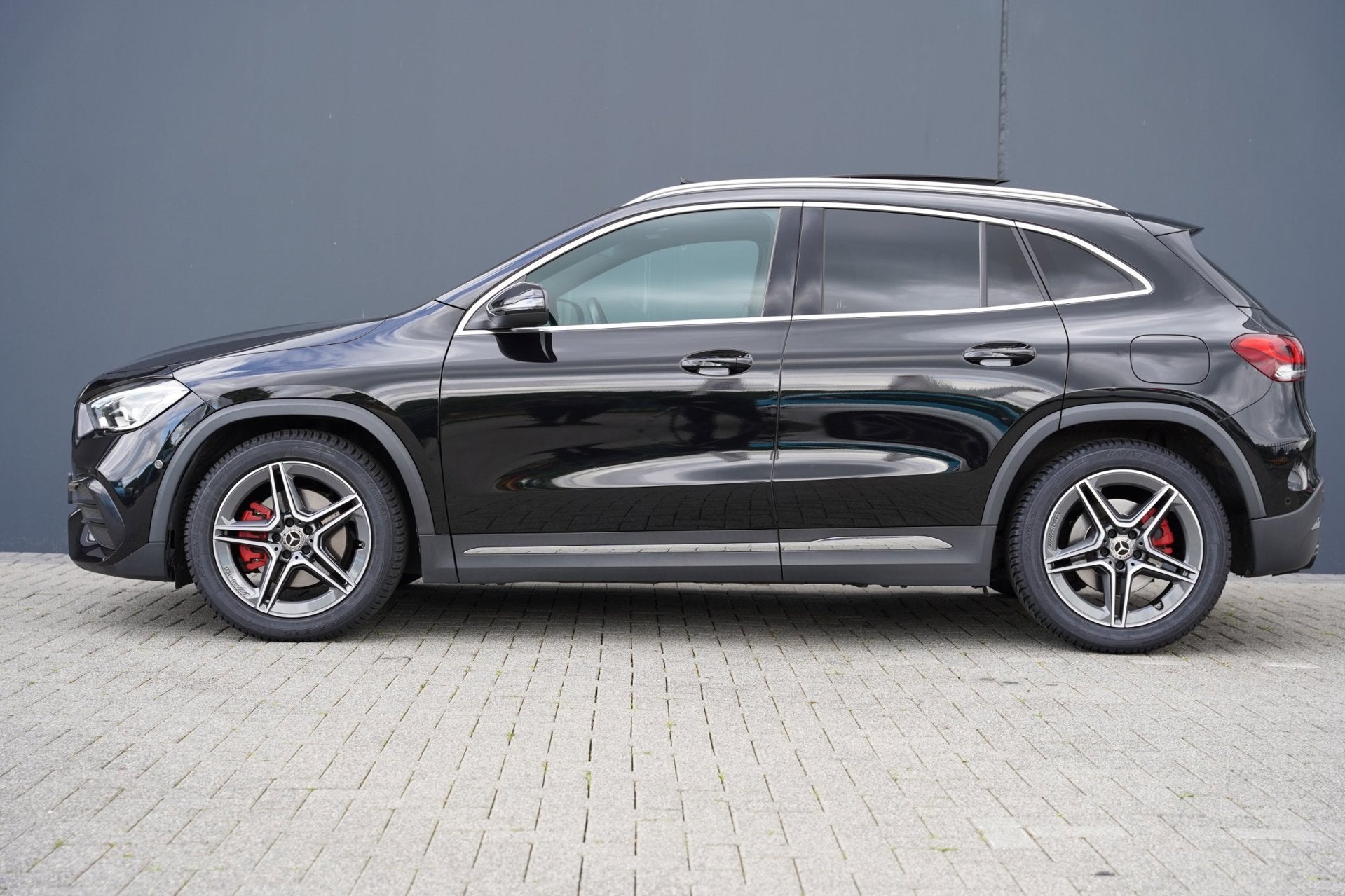Mercedes-Benz GLA-klasse 250 4MATIC AMG Line |PANO | SFEER |, Auto's, Dealer onderhouden, Gebruikt, Euro 6, 4 cilinders