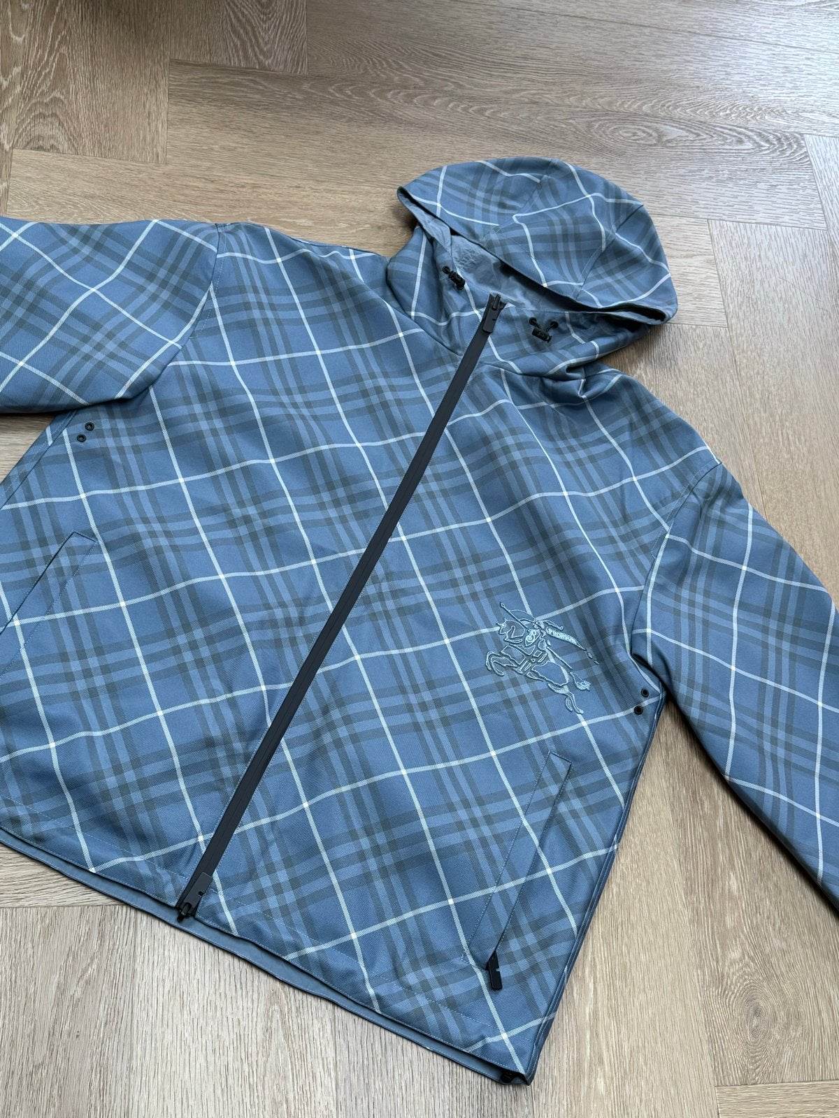 Burberry geruite jas met capuchon - Maat M, Kleding | Heren, Ophalen of Verzenden, Zo goed als nieuw, Maat 48/50 (M), Blauw