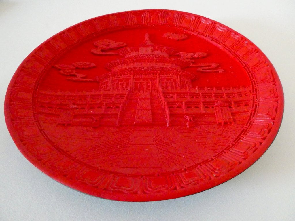 Chinees cinnabar schotel met de Tempel van de Hemel Beijing, Antiek en Kunst, Ophalen of Verzenden