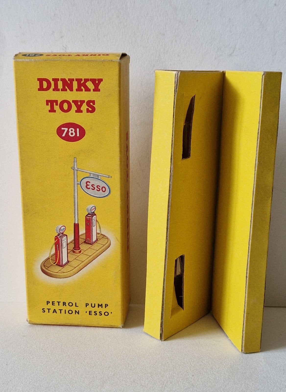 Dinky Toys 781 Petrol Pump Station 'Esso' (Empty Box), Verzenden, Gebruikt, Overige typen, Dinky Toys
