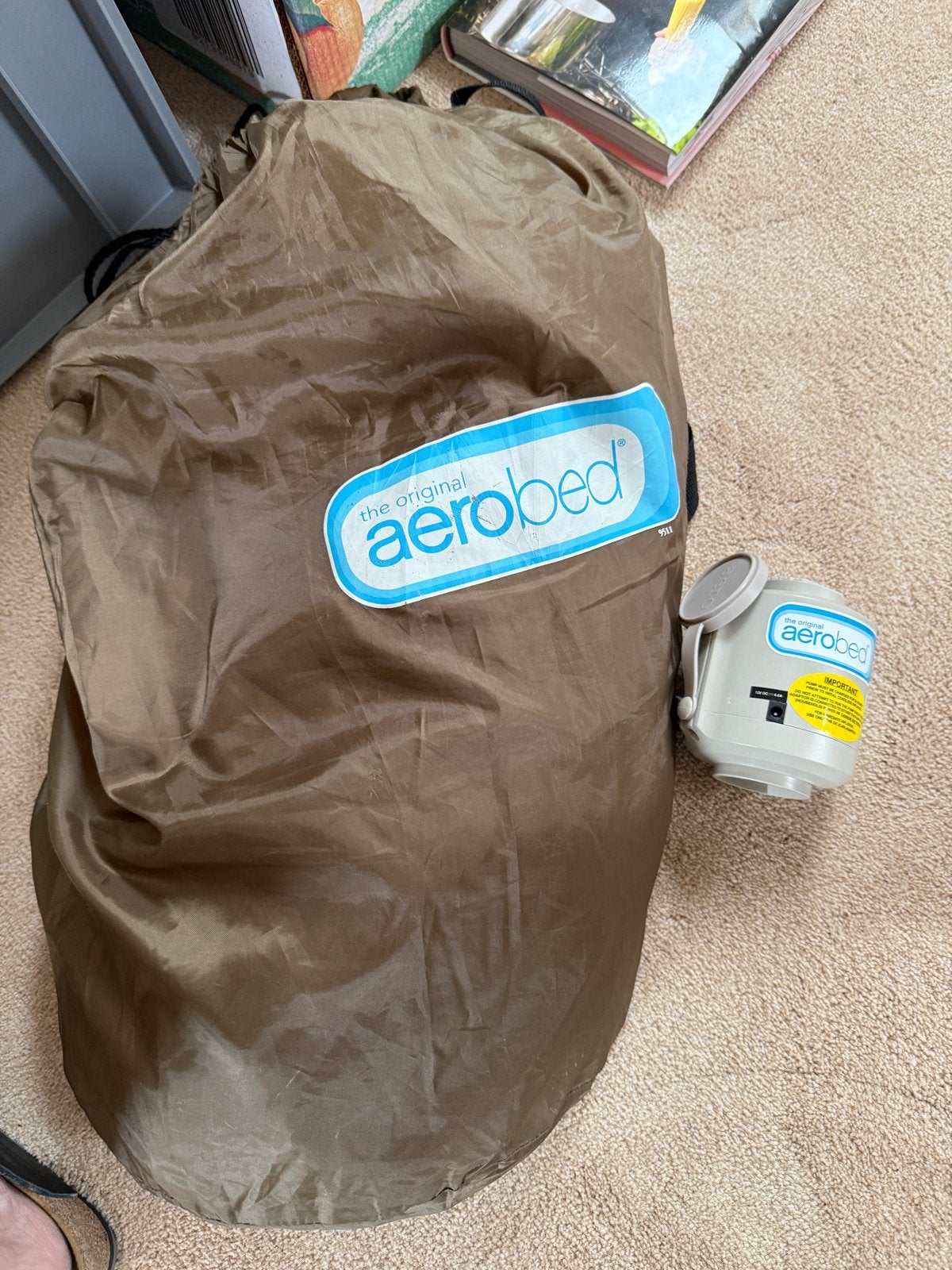 Aerobed luchtbed met ingebouwde pomp (excl. laadkabel), Verzenden, Ingebouwde pomp, Gebruikt