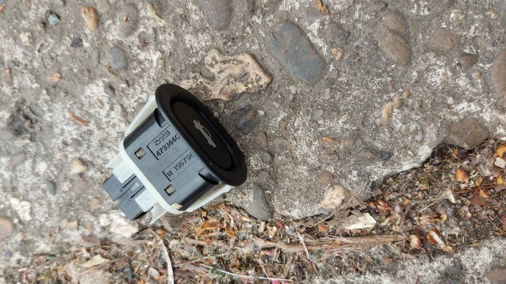 Knopje vd kofferbak opener Saab 95 uit 2003, Ophalen of Verzenden