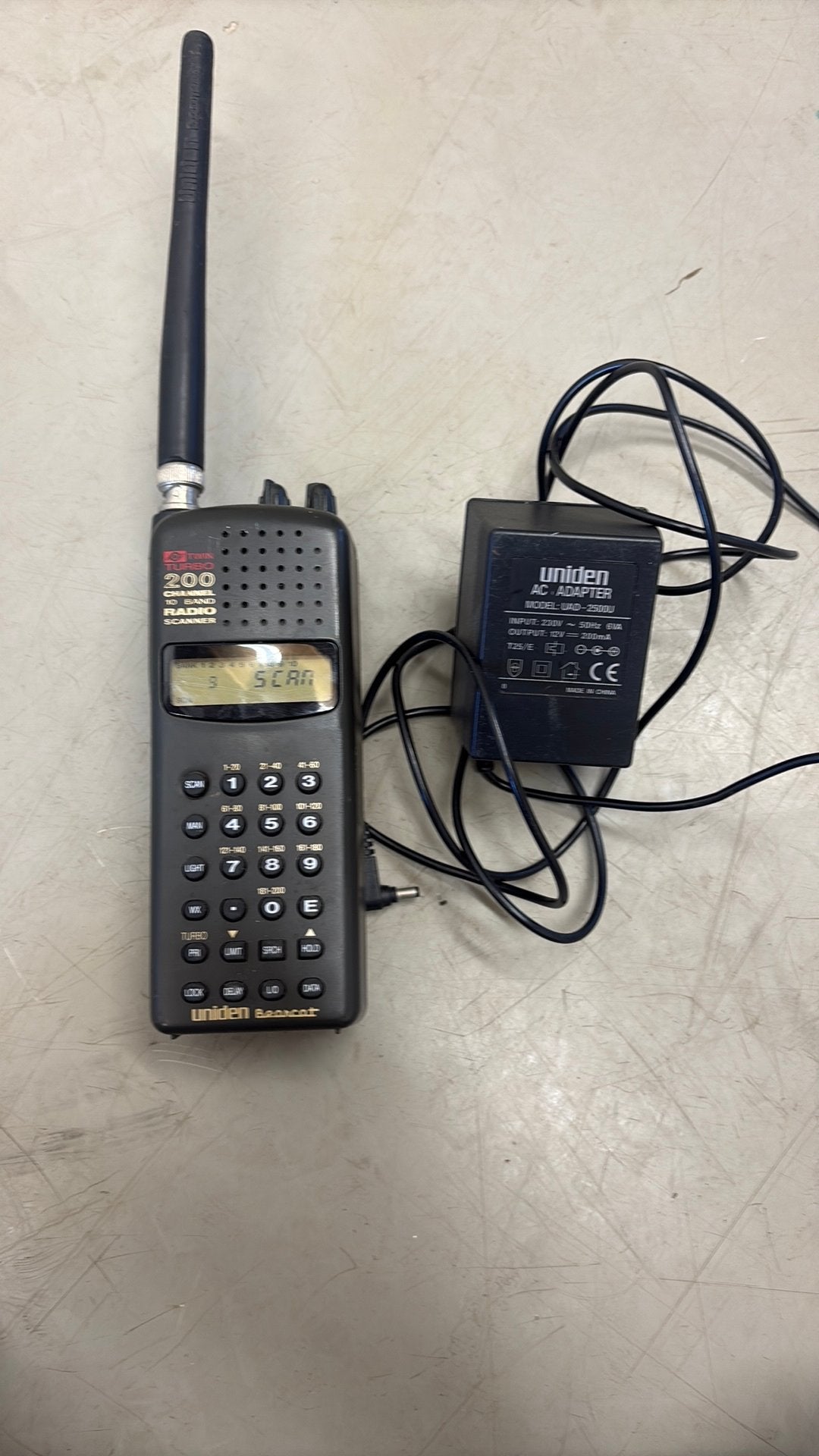 Uniden radio scanner, Ophalen of Verzenden, Gebruikt, 30 tot 200 kanalen