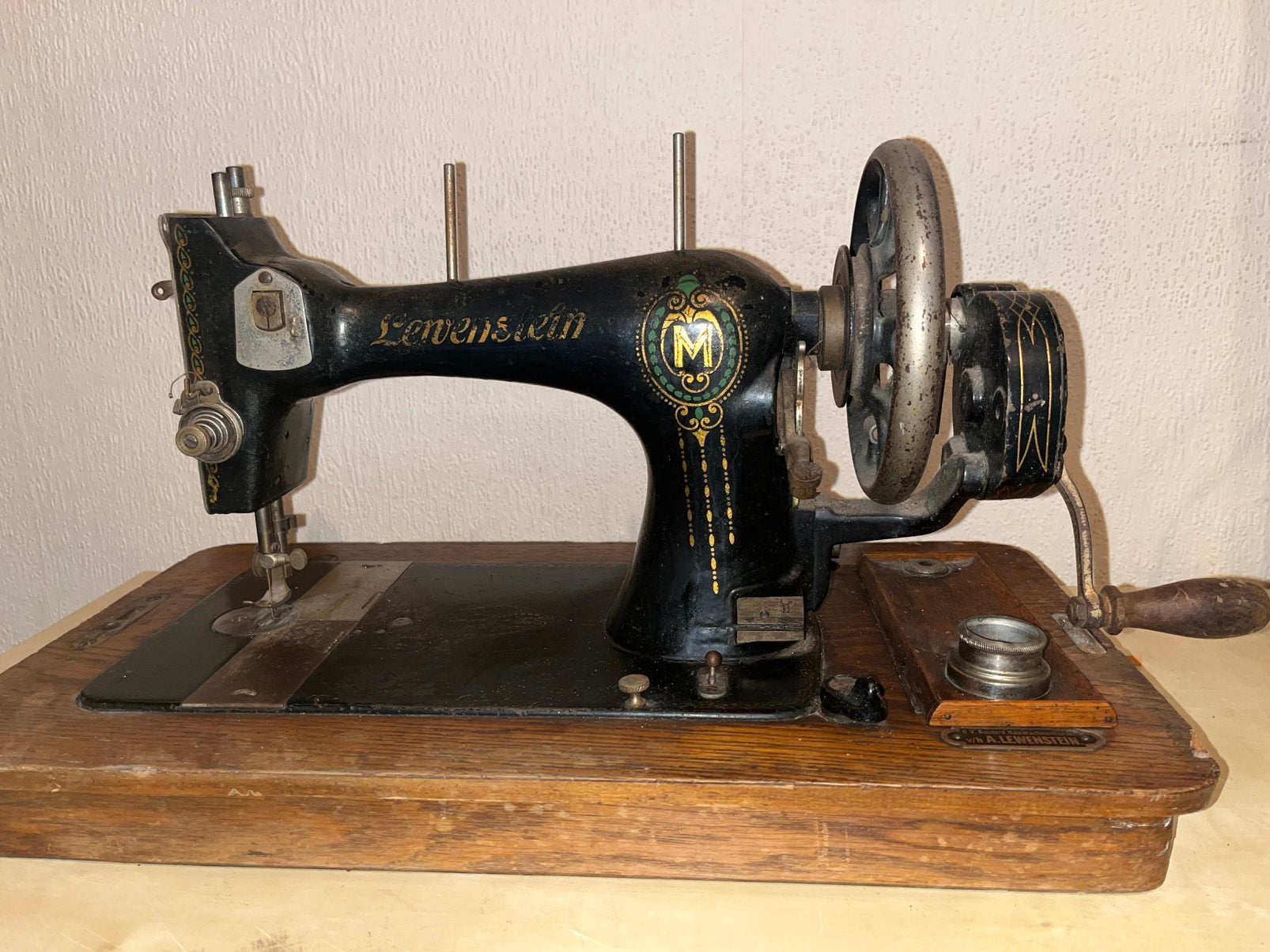 Antieke Lewenstein Naaimachine, Ophalen