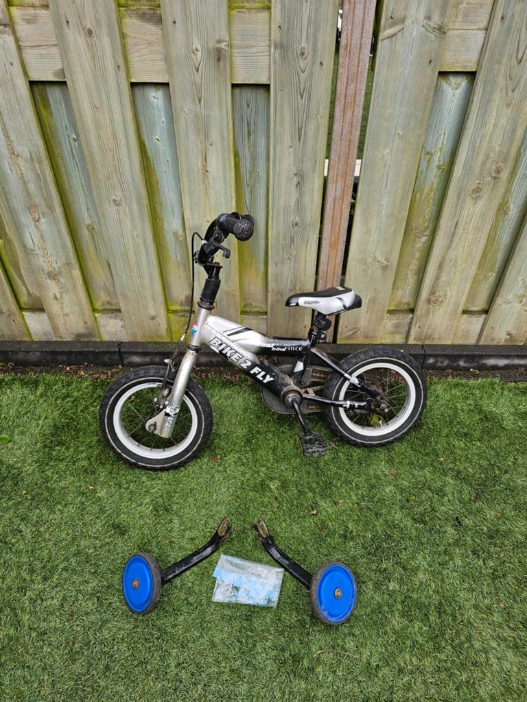Kinderfietsje met zijwieltjes - opknapper, Fietsen en Brommers, Fietsen | Kinderfietsjes, Zijwieltjes, Gebruikt, BIKE 2 FLY, Ophalen of Verzenden