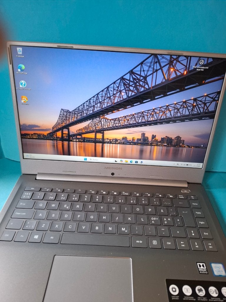 Medion Akoya S6445 i5 3.9 8e G/FHD/8Gb 3200/ssd 256 , lader, Computers en Software, Windows Laptops, Intel Core i5-8265U, 8 GB