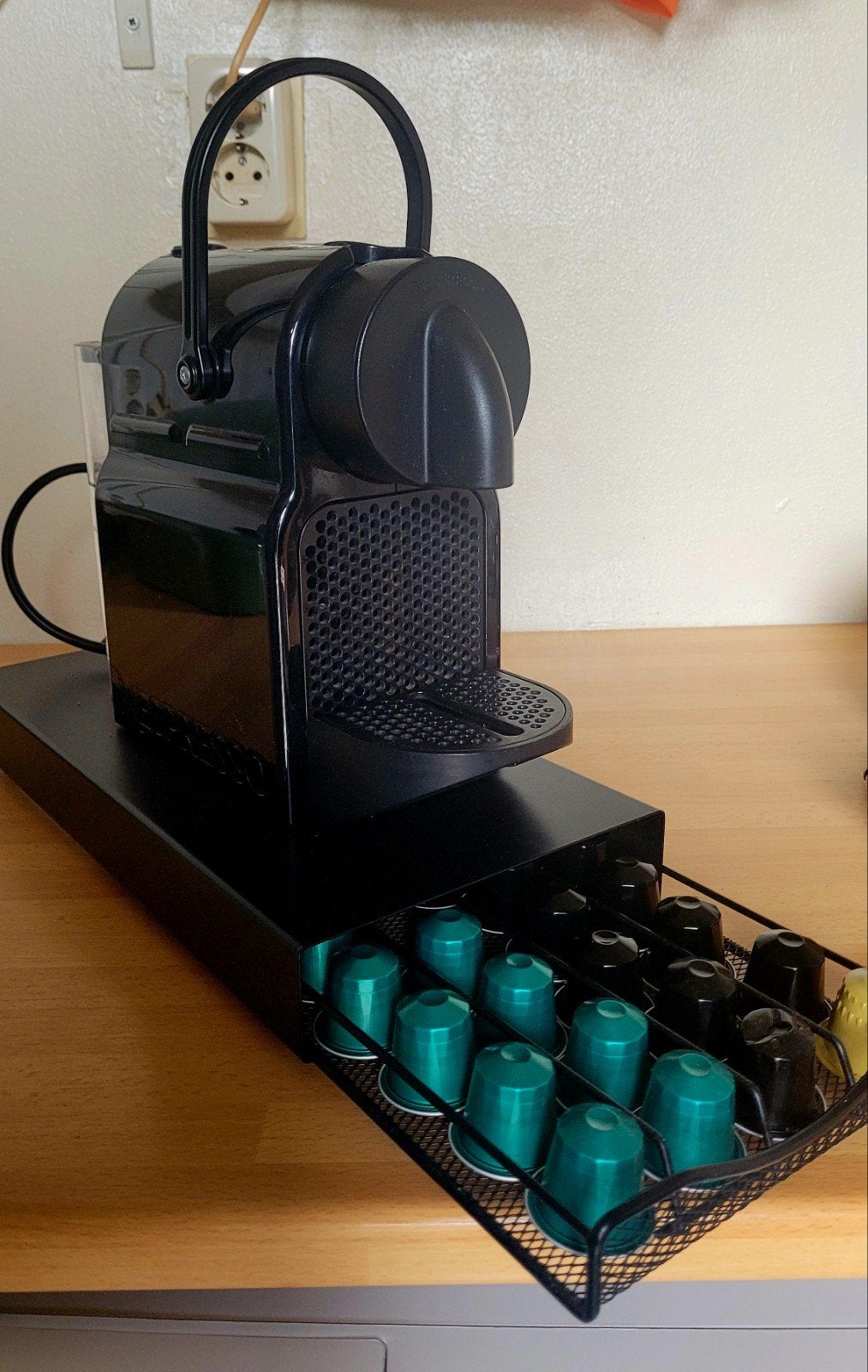 Nespresso Inissia koffiezetapparaat met capsulehouder, Gebruikt, Espresso apparaat, Ophalen of Verzenden, 1 kopje