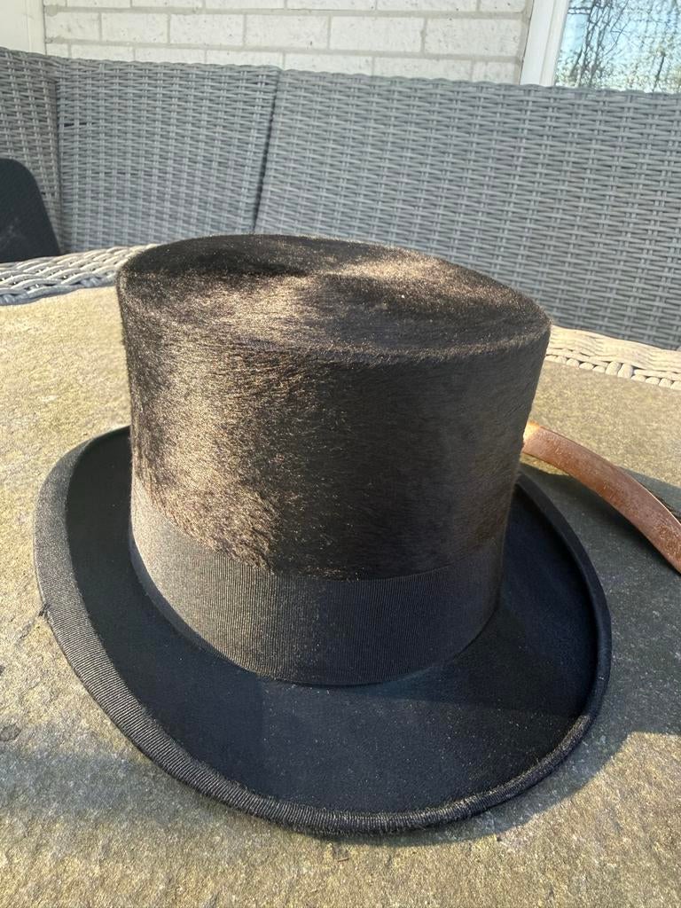 Klassieke hoge hoed met borsteltje, Kleding | Dames, Hoeden en Petten, Ophalen, Gedragen, Hoed