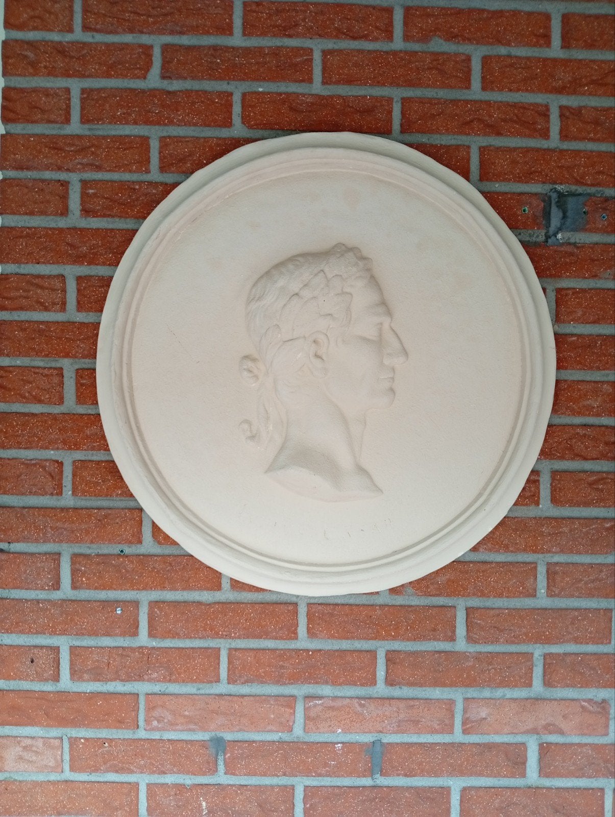 Decoratief gipsen wandbord Julius Caesar., Antiek en Kunst, Antiek | Wandborden en Tegels, Ophalen