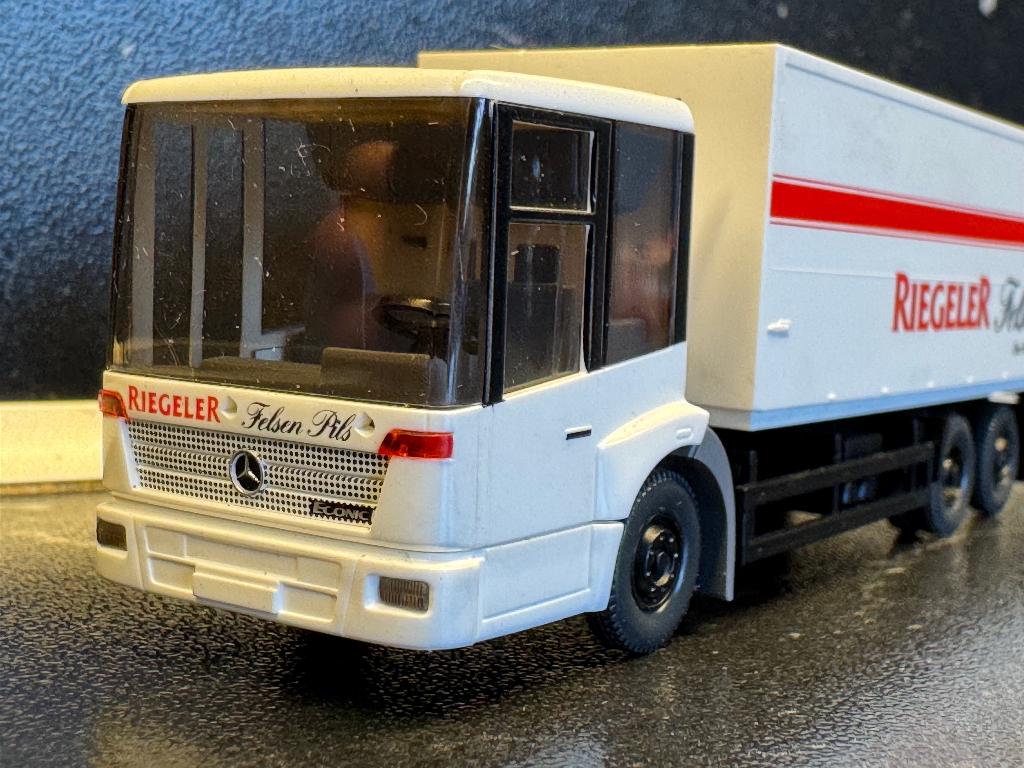 Markt-3487: Riegeler Felsen Pils Mercedes truck, Ophalen of Verzenden, Nieuw, Bus of Vrachtwagen, Wiking