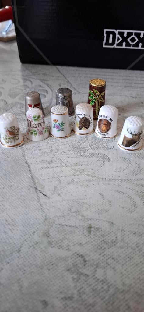 9 vingerhoedjes, porselein, tin, metaal, Verzamelen, Vingerhoedjes, Ophalen of Verzenden, Zo goed als nieuw