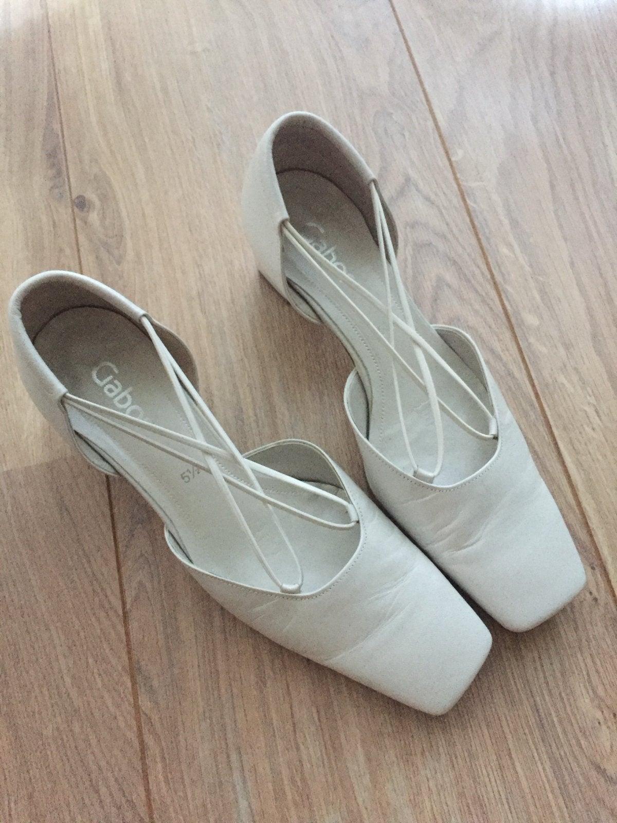 Parelmoer/off white Gabor pumps - Bruidsschoenen, Ophalen of Verzenden, Zo goed als nieuw, Wit, Pumps