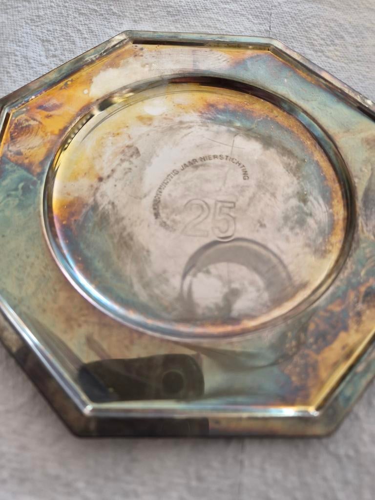 Verzilverde schaal 25 jaar Nierstichting 1993, Ophalen