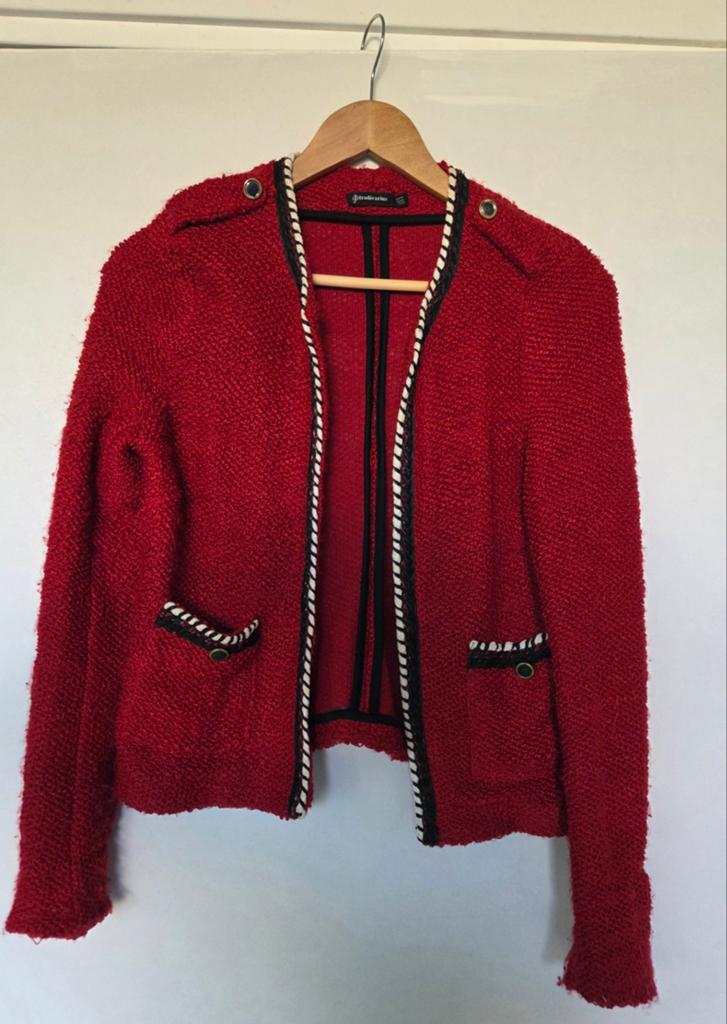 Stradivarius Rood Bouclé Jasje - Maat M, Maat 38/40 (M), Ophalen of Verzenden, Stradivarius, Gedragen