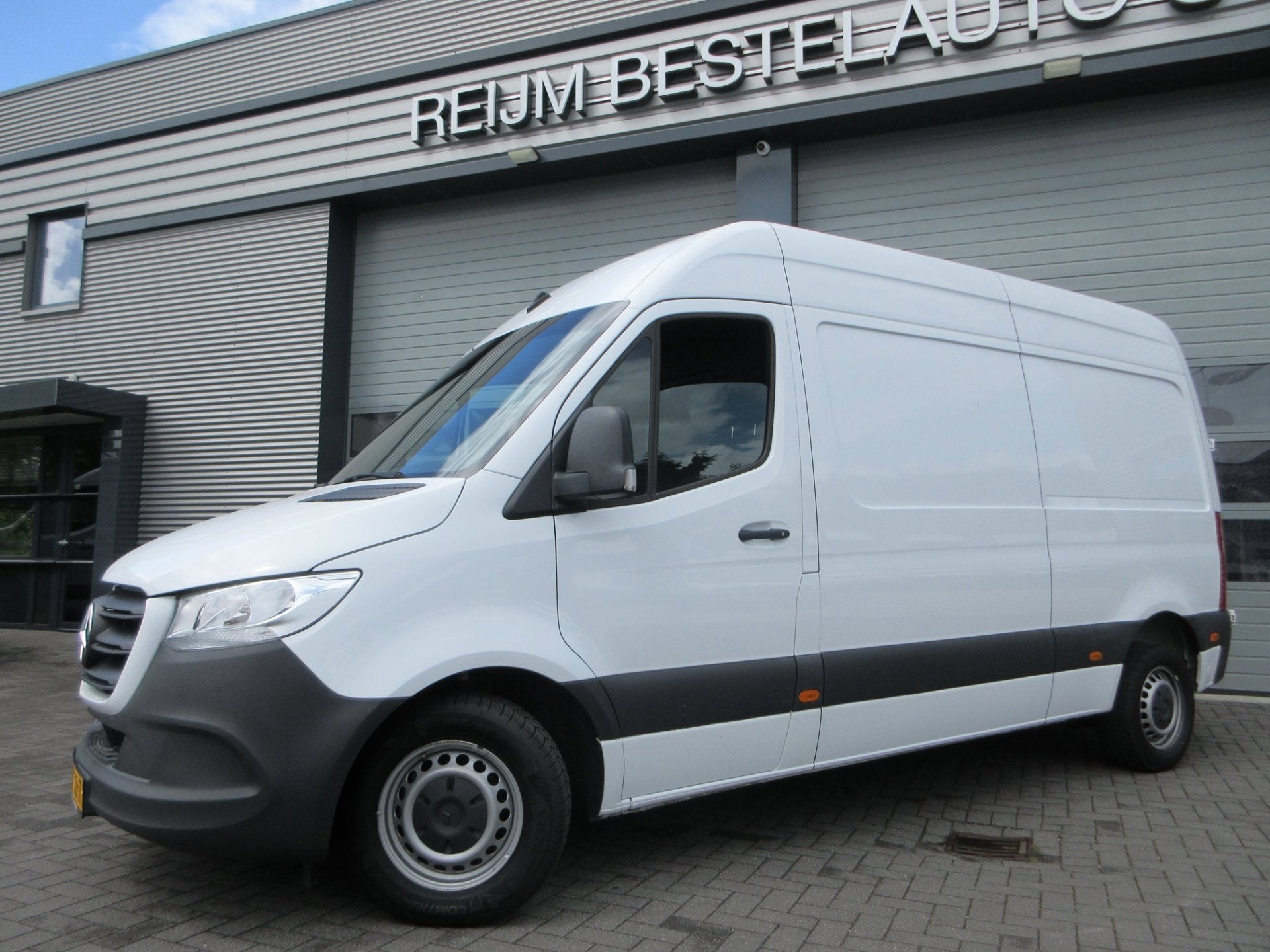 Mercedes-Benz Sprinter 215 CDI L2H2 Airco, Camera, Navigatie, Auto's, Gebruikt, Euro 6, 4 cilinders, 150 pk