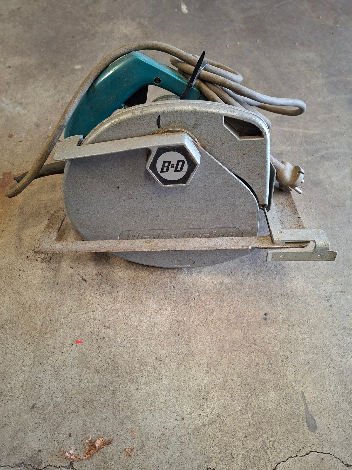BLACK& DECKER CIRKELZAAG 1050 WATT, Doe-het-zelf en Verbouw, Ophalen, Gebruikt, Cirkelzaag, 600 tot 1200 watt