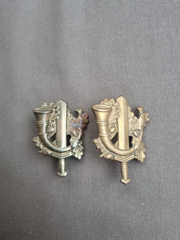 Oude schouderemblemen Regiment Limburgse Jagers, Verzamelen, Ophalen of Verzenden, Landmacht, Nederland, Embleem of Badge