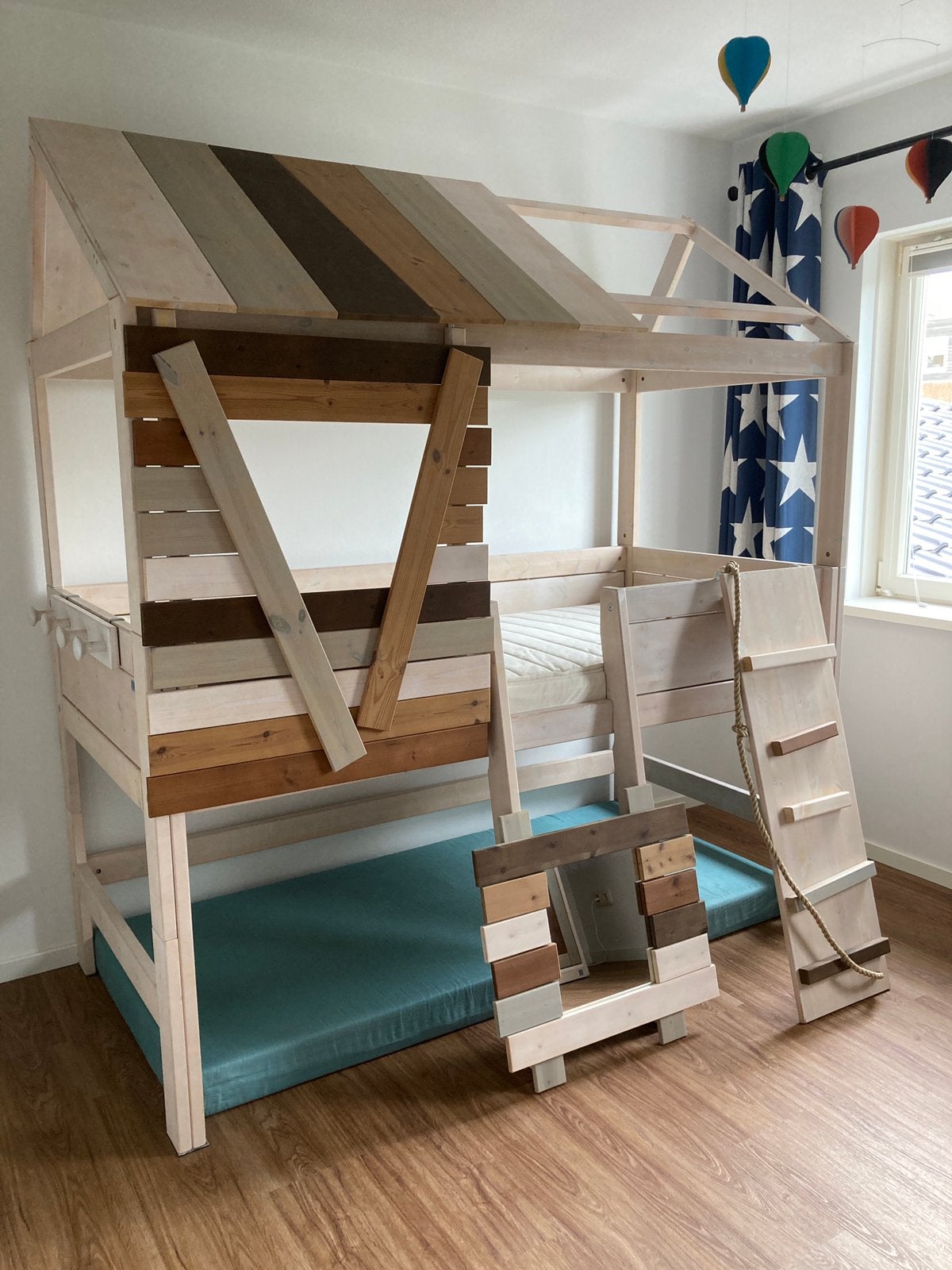 Lifetime boomhut kinderkamer, Kinderen en Baby's, Kinderkamer | Stapelbedden en Hoogslapers, Ophalen, Gebruikt, Halfhoogslaper