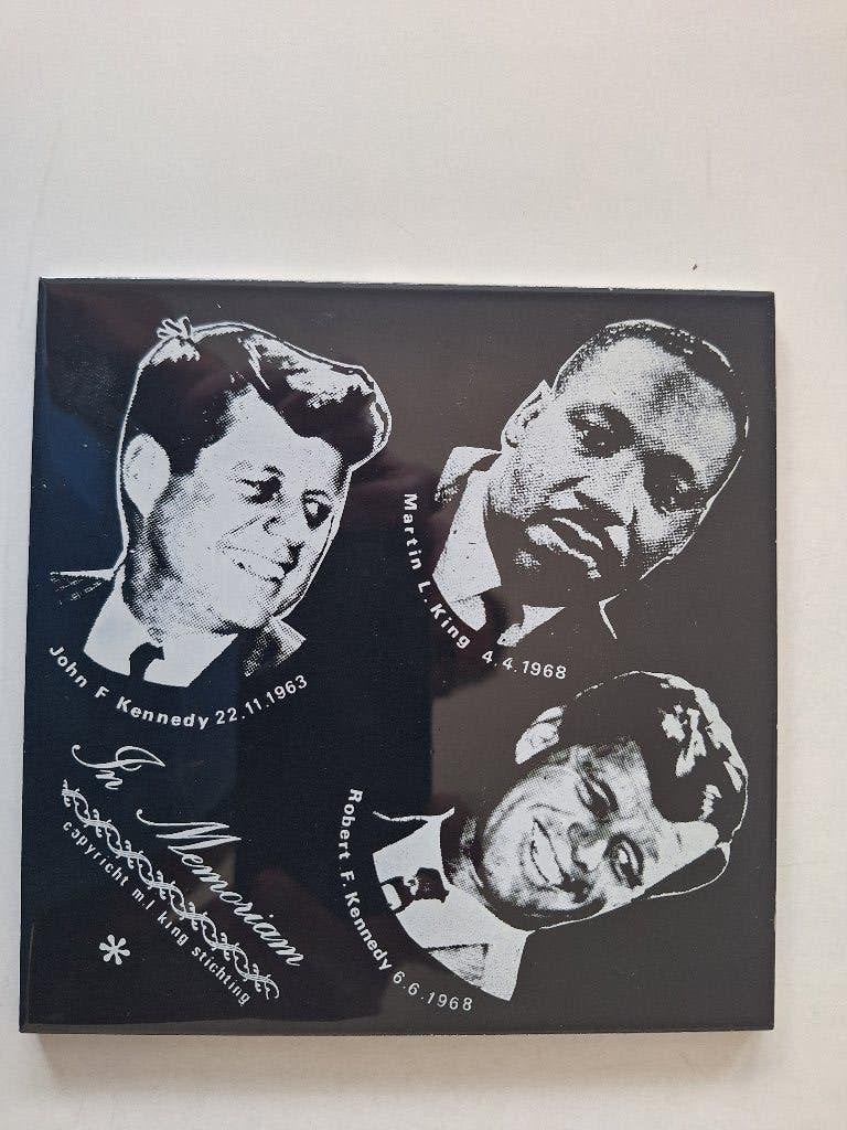 Vintage In Memoriam wandtegel JFK, RFK & MLK, Antiek en Kunst, Ophalen