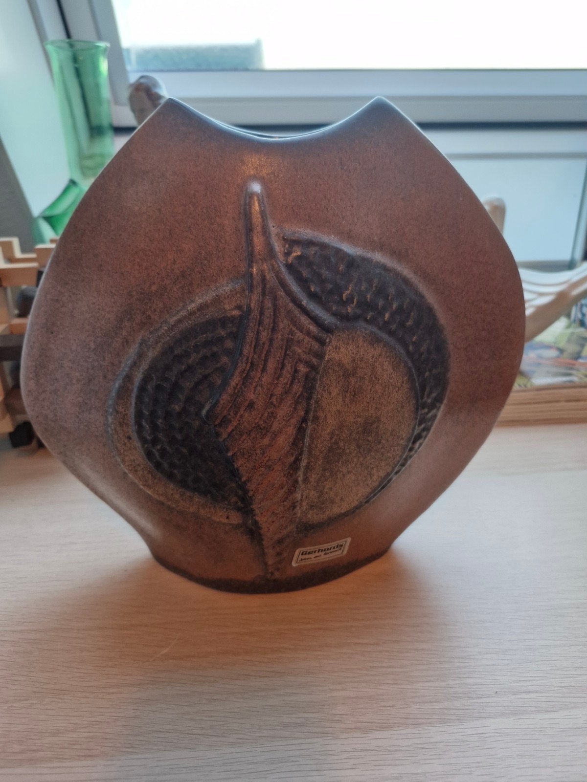 vintage keramieken vaas - Gerhards Keramik, Bruin, 25 cm, Inclusief decoratie, Ophalen of Verzenden