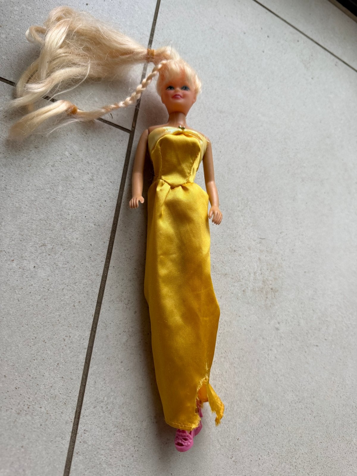 Vintage Barbie-achtige pop met blonde vlechten, Ophalen of Verzenden, Gebruikt, Barbie