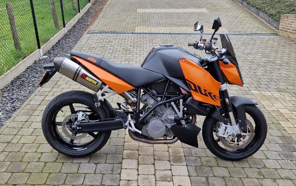 Superduke 990, Particulier, Naked bike
