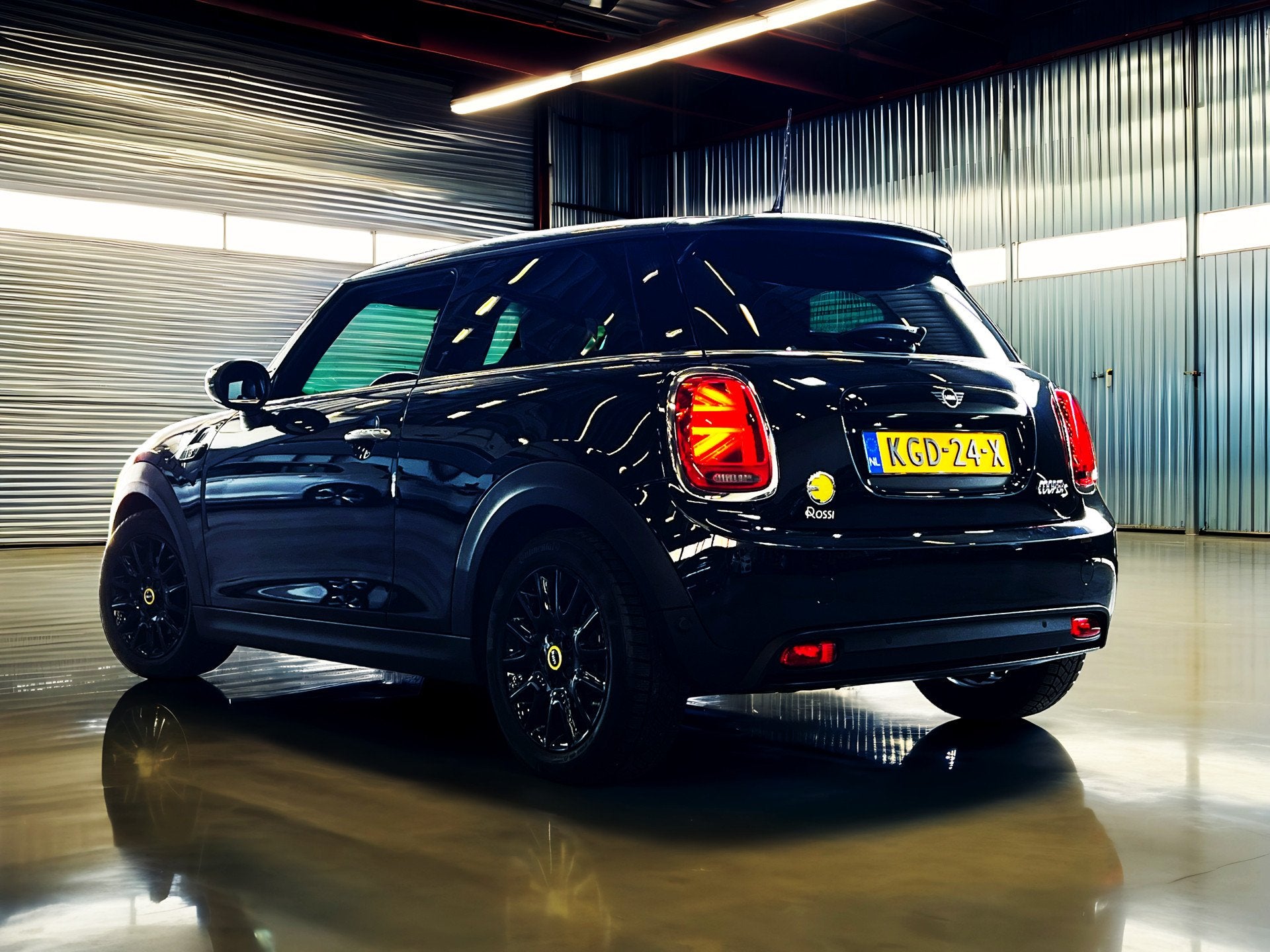 Mini Electric Sport_Navi_Leder_PDC_Stoelverw_Carplay, Gebruikt, 1340 kg, 4 stoelen, Leder