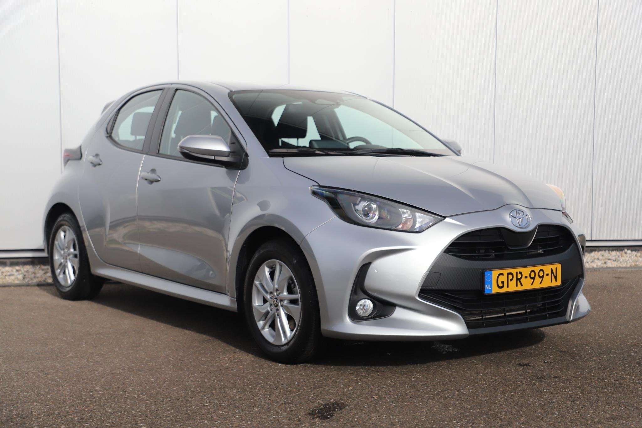 Toyota Yaris 1.5 Hybrid 115 Active Automaat LMV Navigatie Ac, Gebruikt, Met garantie (alle), Bedrijf, Hybride Elektrisch/Benzine