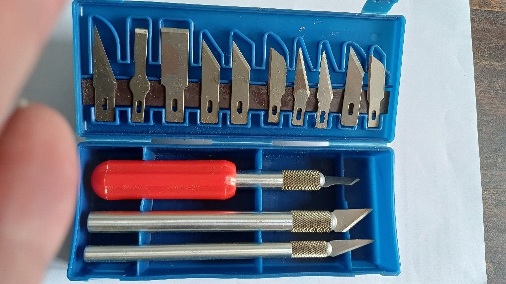 Set van 3 precisie messen plus 10 verschillende mesjes, Antiek en Kunst, Overige onderwerpen, Houtsnijwerk, Minder dan 20 cm, Ophalen of Verzenden