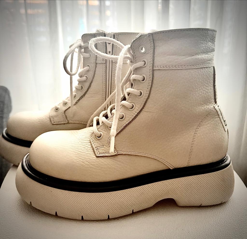 Steve Madden Jaxon Off-White Platform Boots, Ophalen of Verzenden, Zo goed als nieuw, Wit, Lage of Enkellaarzen