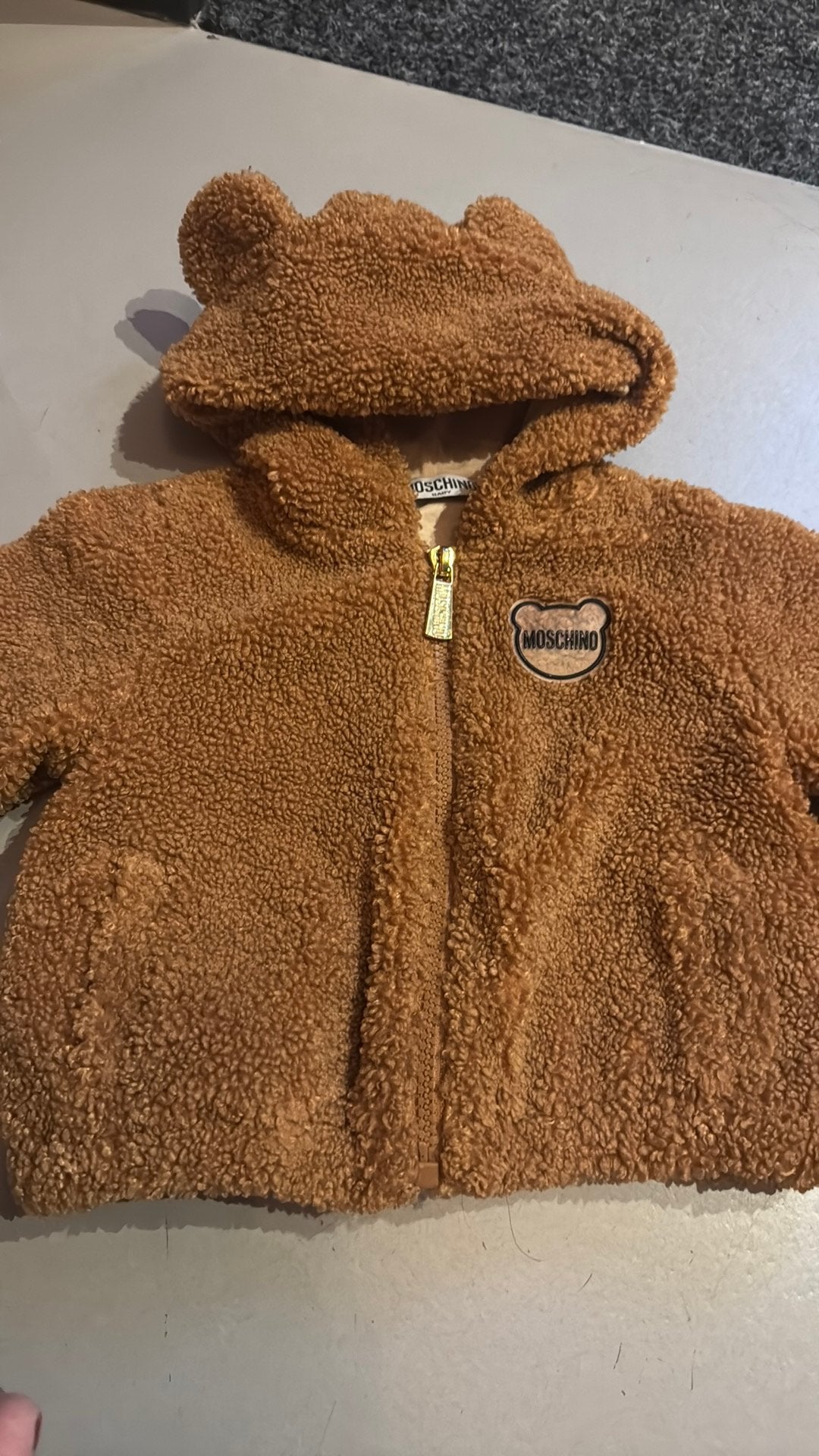 Moschino beren baby jasje maat 6 tot 9 mnd, Kinderen en Baby's, Babykleding | Maat 86, Ophalen of Verzenden, Zo goed als nieuw