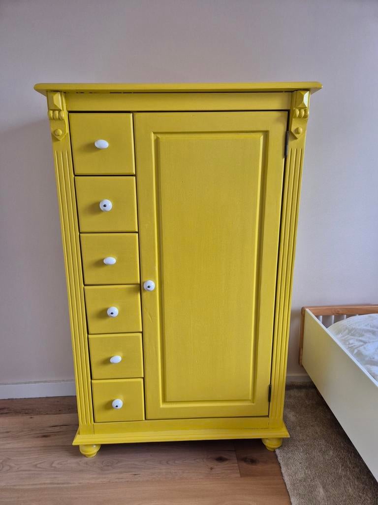 Vintage Gele Kast voor Babykamer, Kinderen en Baby's, Kinderkamer | Commodes en Kasten, Ophalen, 50 tot 70 cm, 100 cm of meer