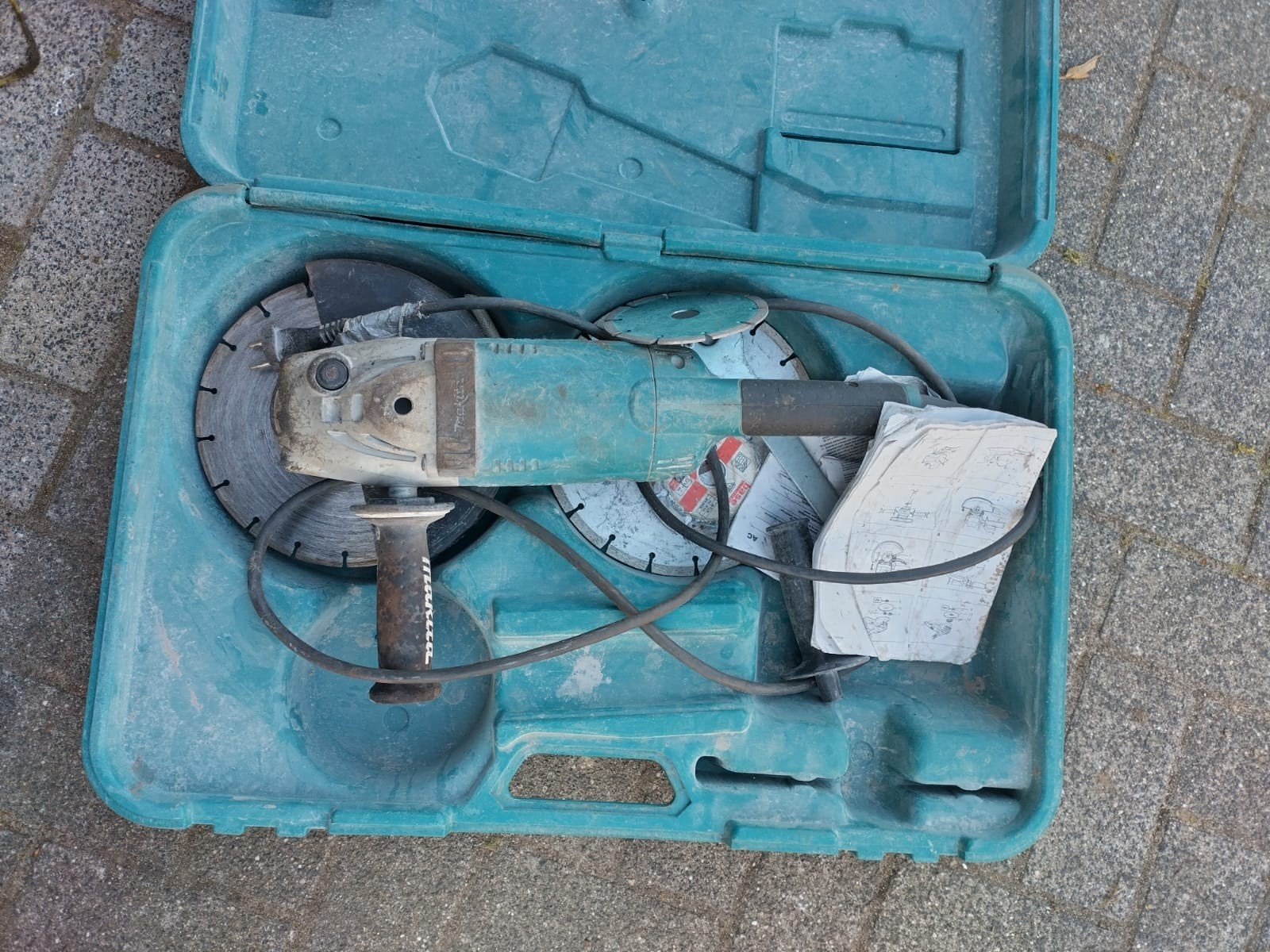 Makita GA9020S Haakse Slijper 230mm 2200W met koffer, Doe-het-zelf en Verbouw, Gereedschap | Slijpmachines, Ophalen