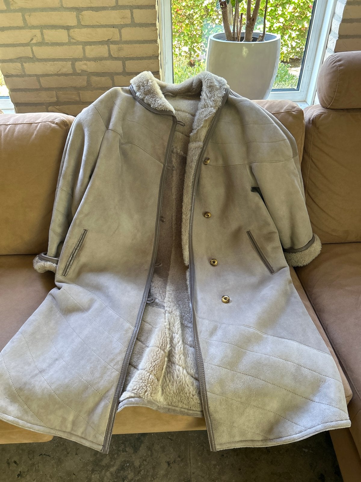Moscoat Lamsvacht Jas - Beige - Maat M, Kleding | Dames, Ophalen, Zo goed als nieuw, Maat 38/40 (M), Beige