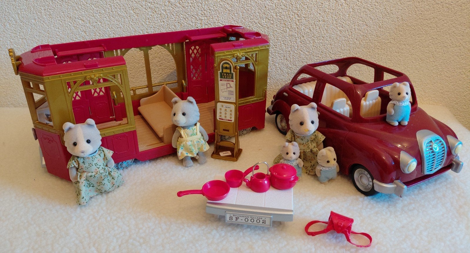 Sylvanian Families Tram  + Familie Auto met Wolfjes ., Kinderen en Baby's, Speelgoed | Poppenhuizen, Ophalen of Verzenden, Gebruikt