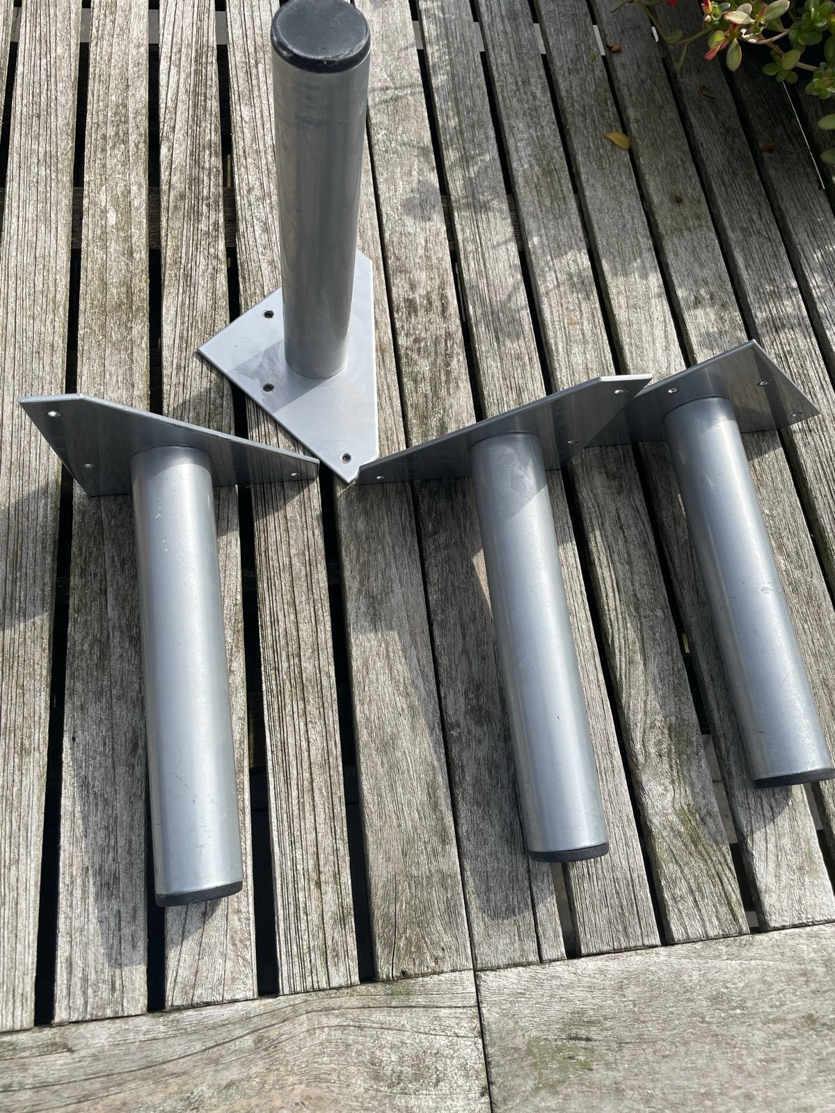 IKEA metalen poten bed/ bank 21cm hoog, zilvergrijs (4 st.), Ophalen of Verzenden, Gebruikt, Grijs, Metaal