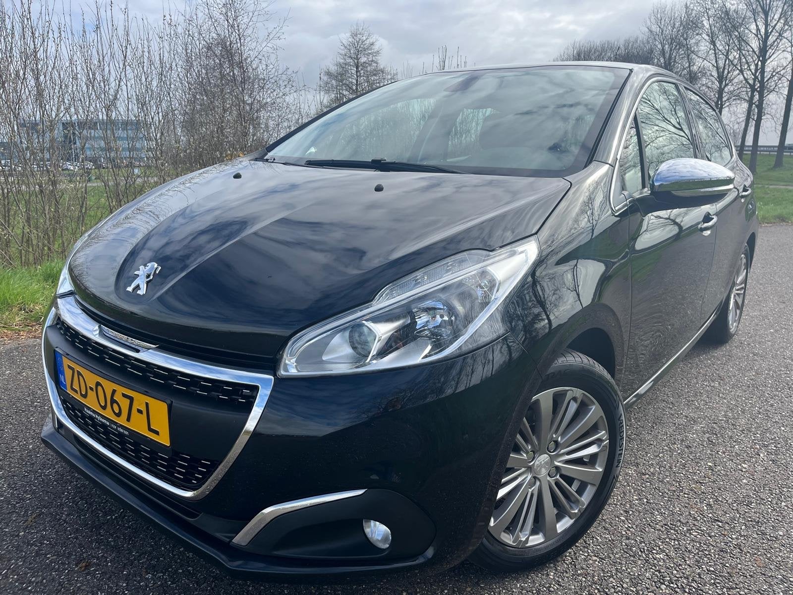 Peugeot 208 1.2 PureTech Blue Lease Allure (bj 2019), Auto's, Voorwielaandrijving, Gebruikt, Euro 6, 1199 cc