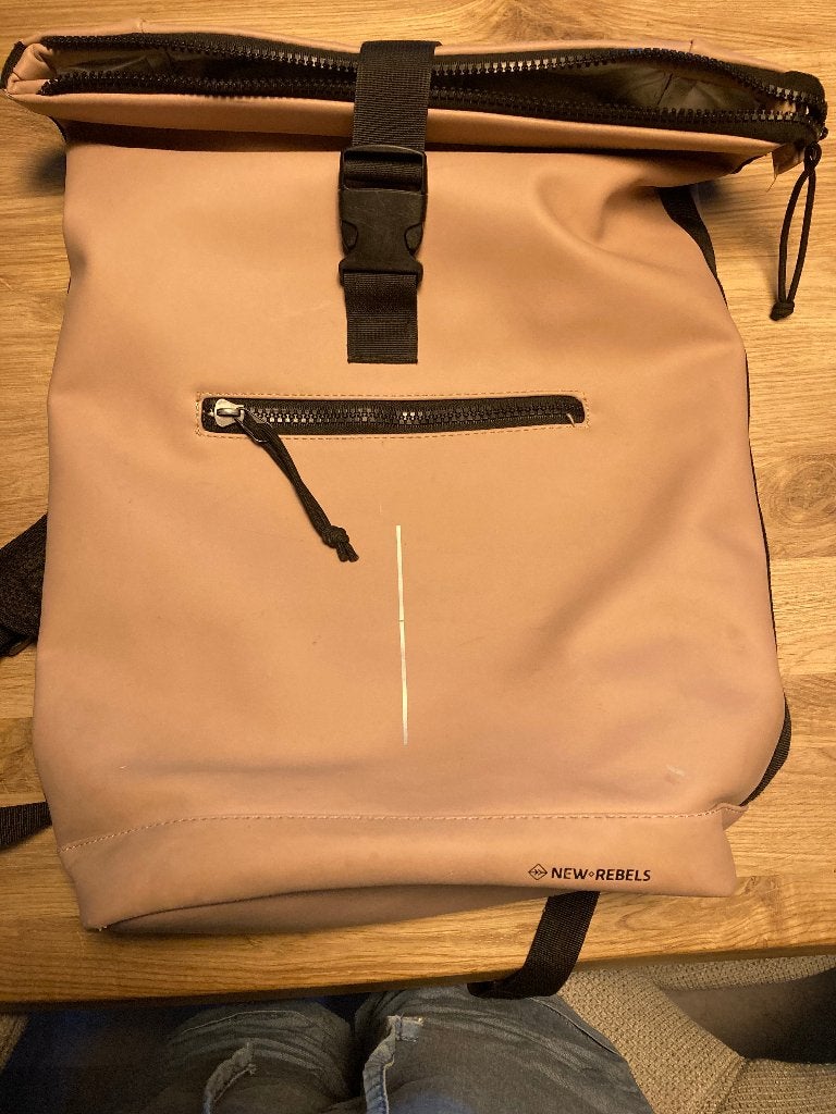 Rugtas Rebels licht roze waterdicht, Overige merken, Gebruikt, 25 tot 40 cm, Ophalen of Verzenden