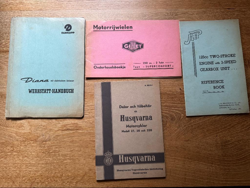 Div motoren scooter boekjes 50er jaren, Ophalen of Verzenden, Gelezen, Div., Merk of Model