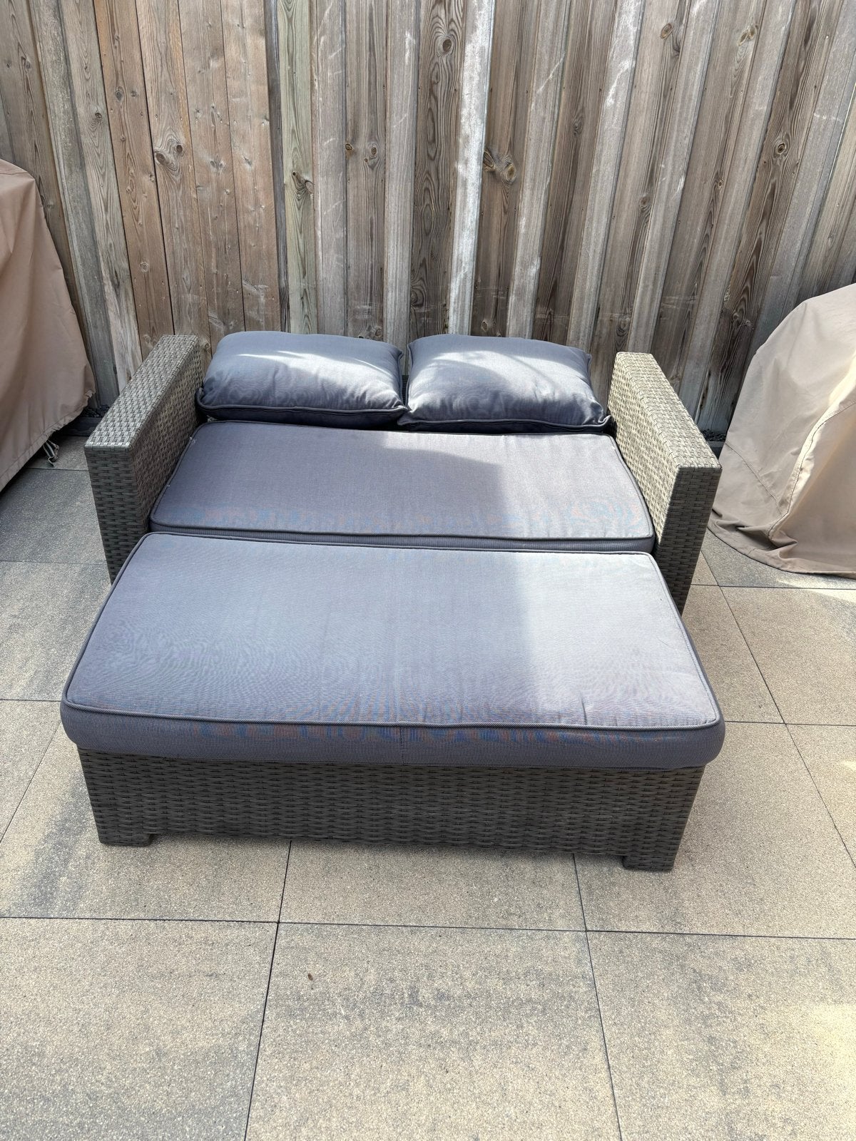 Wicker Loungestoel met Uitschuifbaar Voetenbankje, Tuin en Terras, Gebruikt, Loungeset, Wicker, Bank