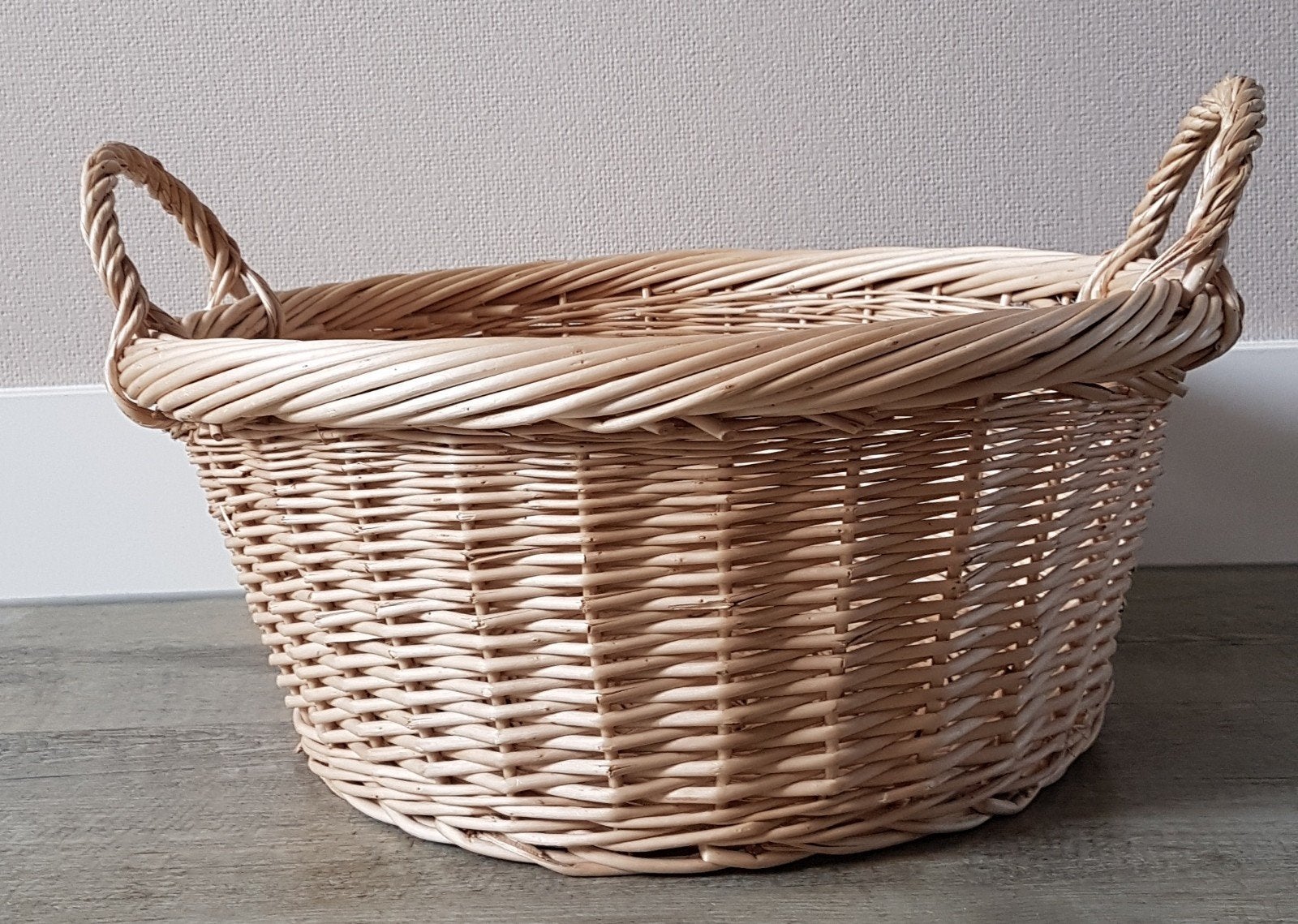 Rieten mand, Huis en Inrichting, Woonaccessoires | Schalen en Manden, Ophalen, Gebruikt, Rond, Riet