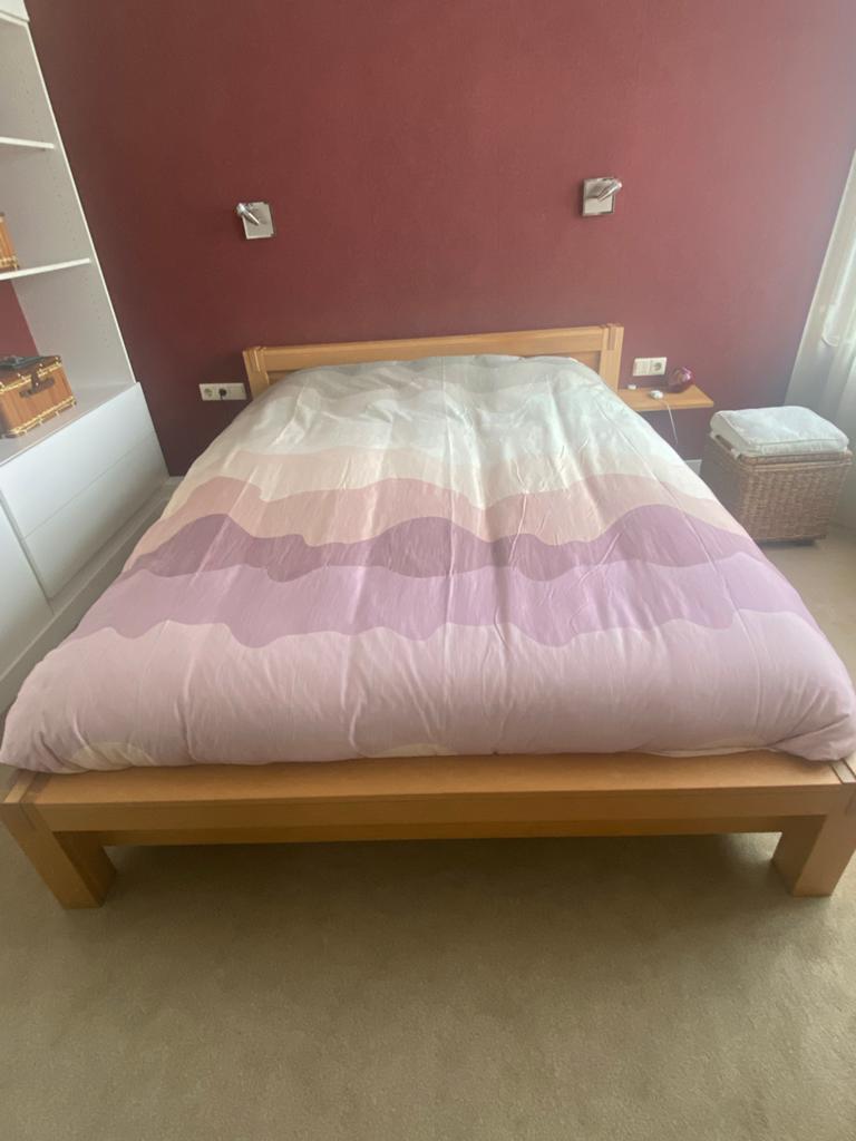 Licht eiken slaapkamer met elektrisch verstelbare lattenbode, Huis en Inrichting, Ophalen, Beige, Tweepersoons, 180 cm
