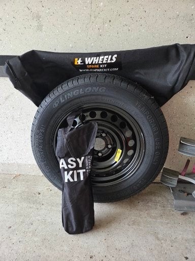 Geheel ongebruik setje reserveband en krik en driehoek, Ophalen, Banden en Velgen, Nieuw, Personenwagen